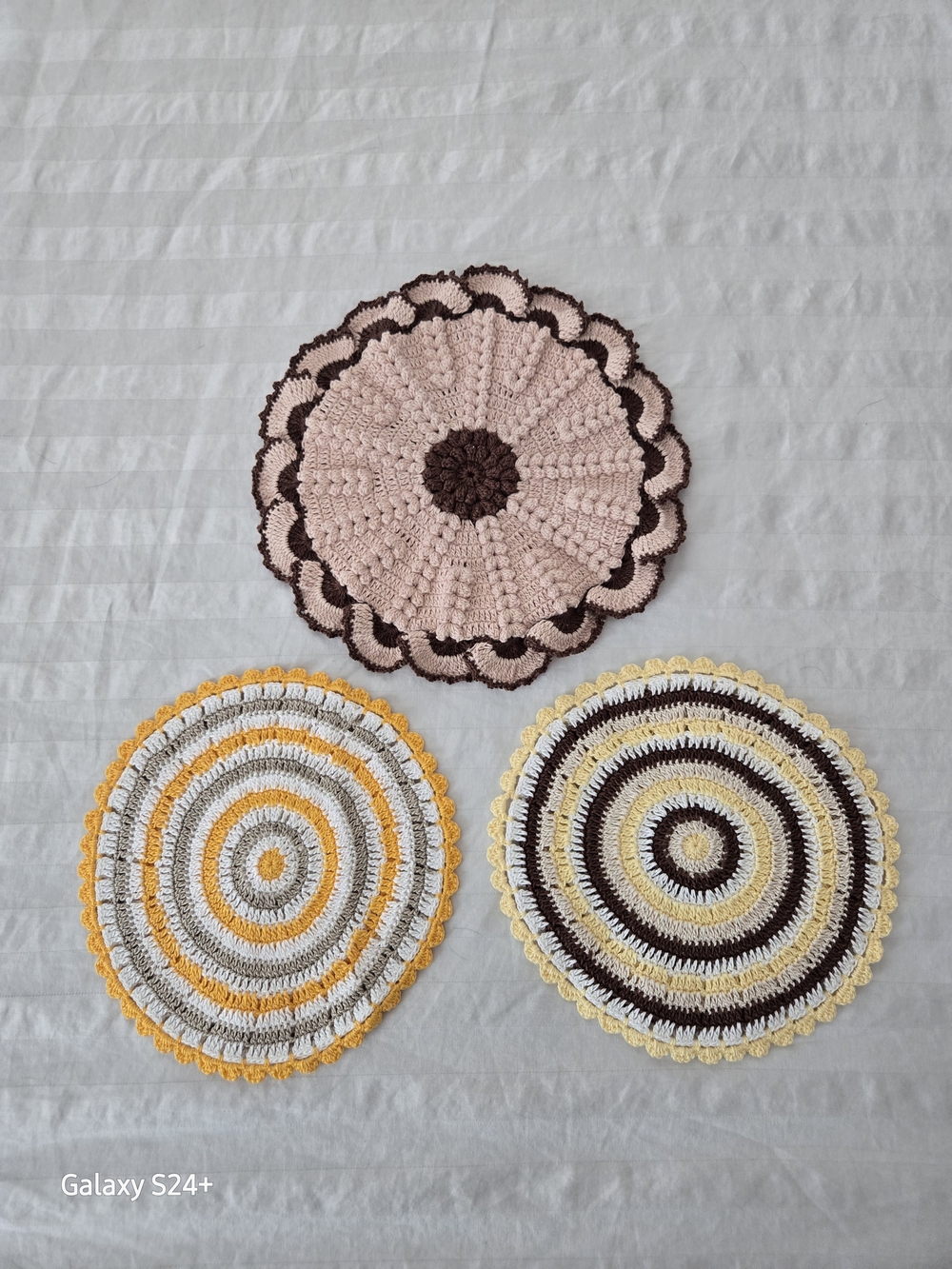 Handmade Vintage Style Crochet Round Doilies Set - Beige, Yellow, Brown